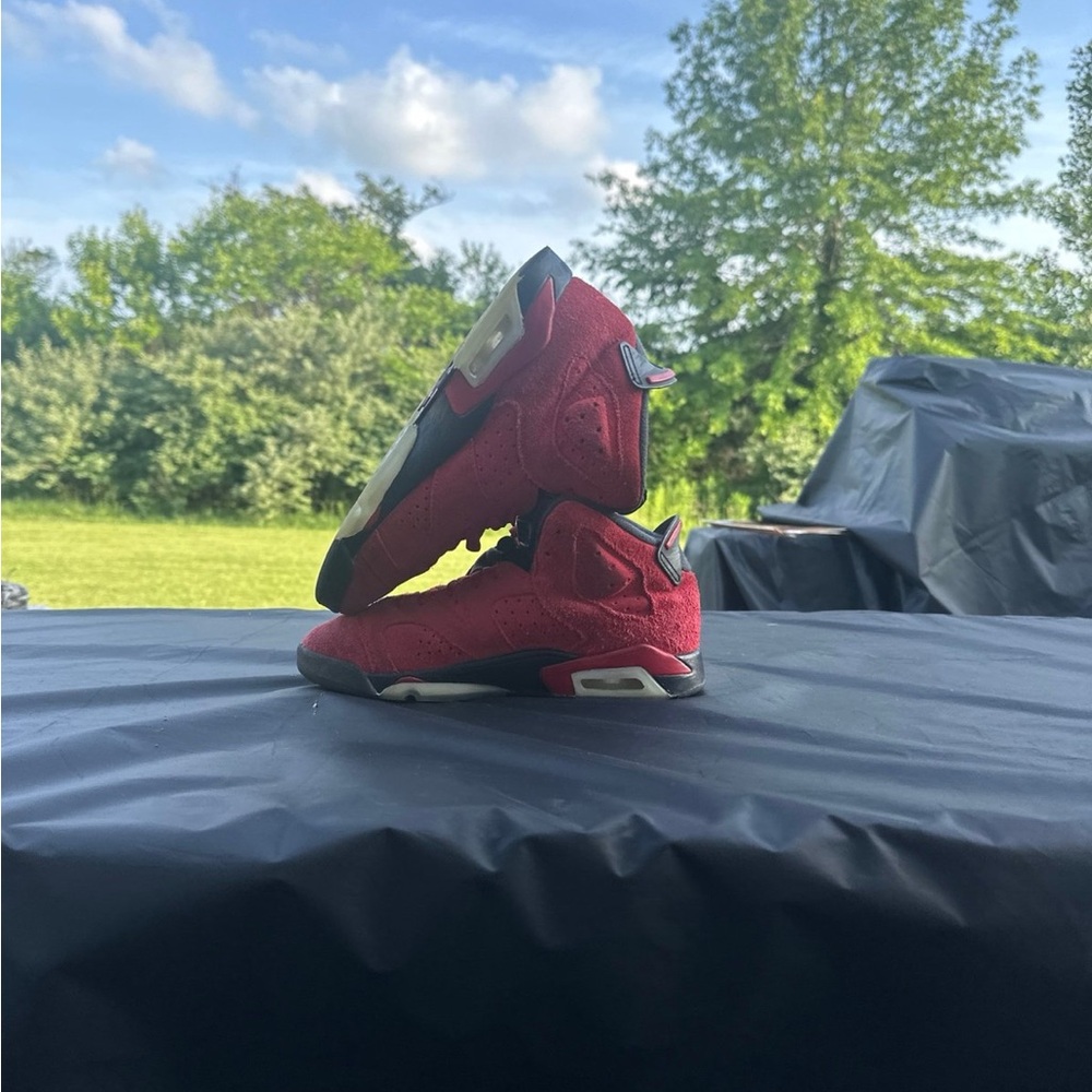 Jordan 6 toro bravo size 5.5Y